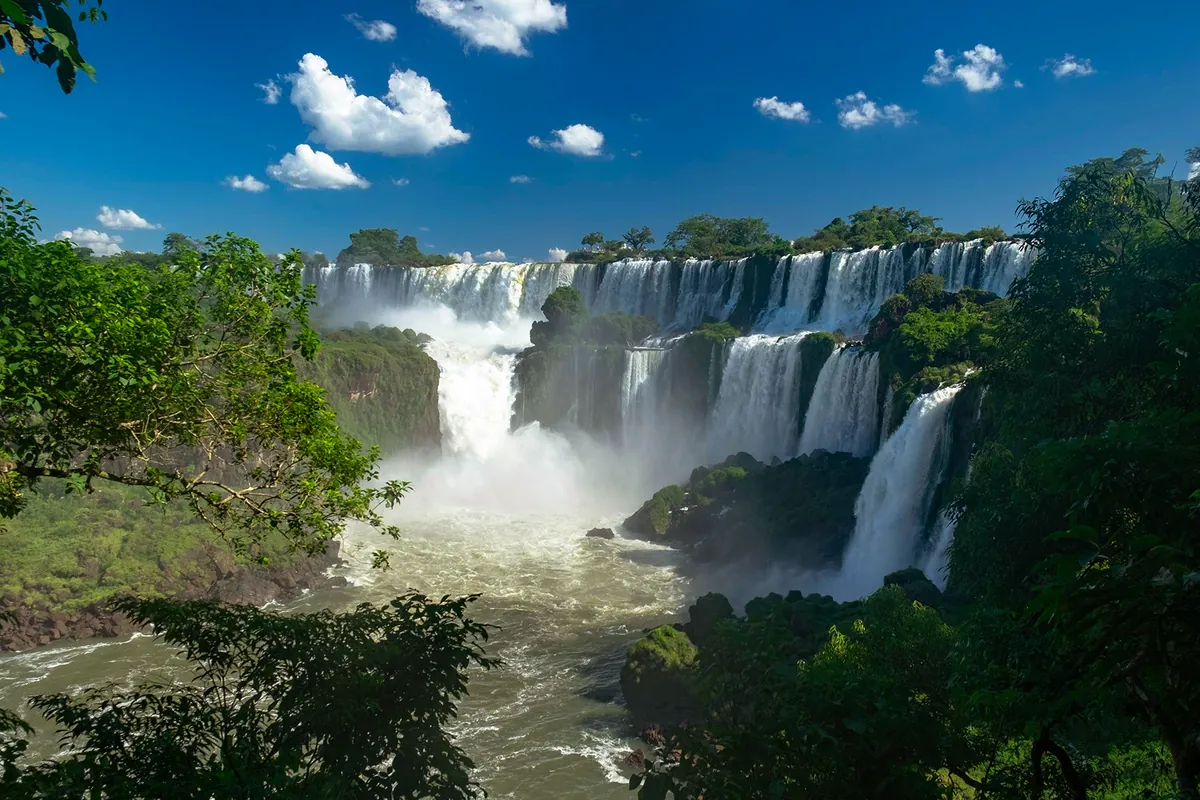 Passerelles face aux chutes d'Iguazú